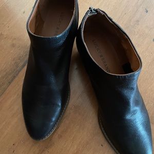 Black leather ankle boot new w/o tag slightly worn